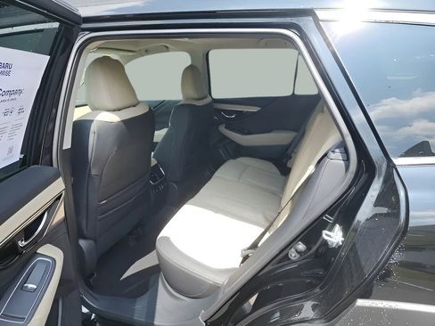 Used 2025 Subaru Outback Limited image 12