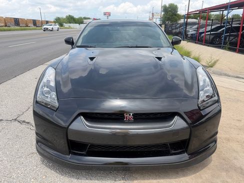 Used 2010 Nissan GT-R Premium AWD/4WD image 3