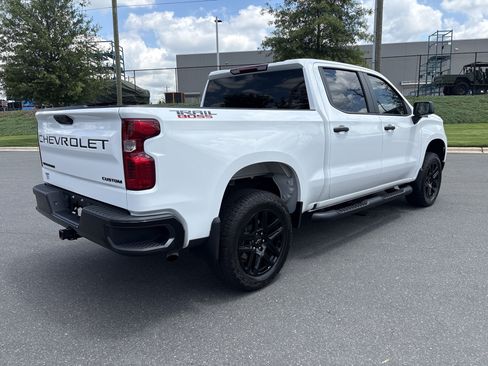 Used 2024 Chevrolet Silverado 1500 Custom Trail Boss w/ Turbomax Blackout Package AWD/4WD image 9