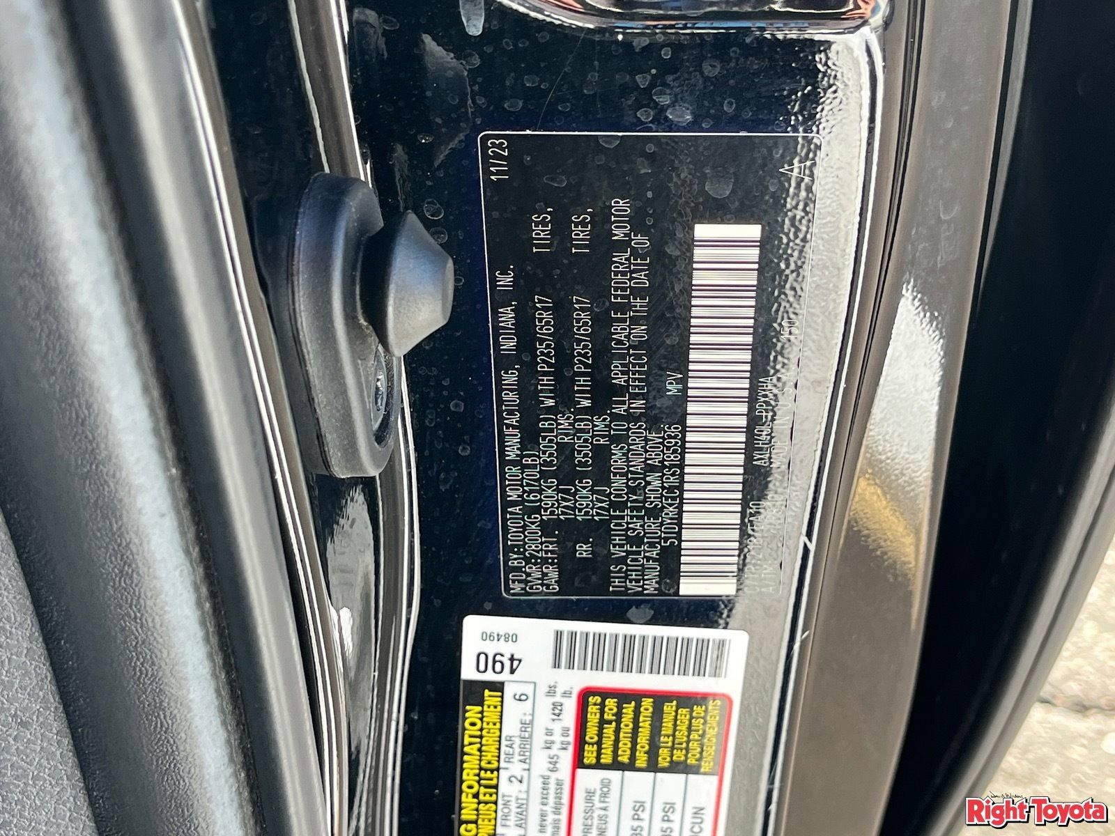 Certified 2024 Toyota Sienna XLE FWD image 35