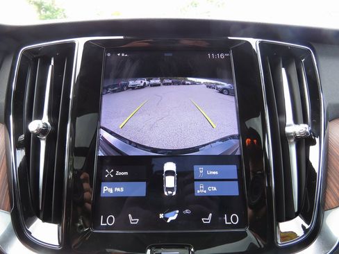 Used 2022 Volvo S60 B5 Momentum w/ Premium Package image 25