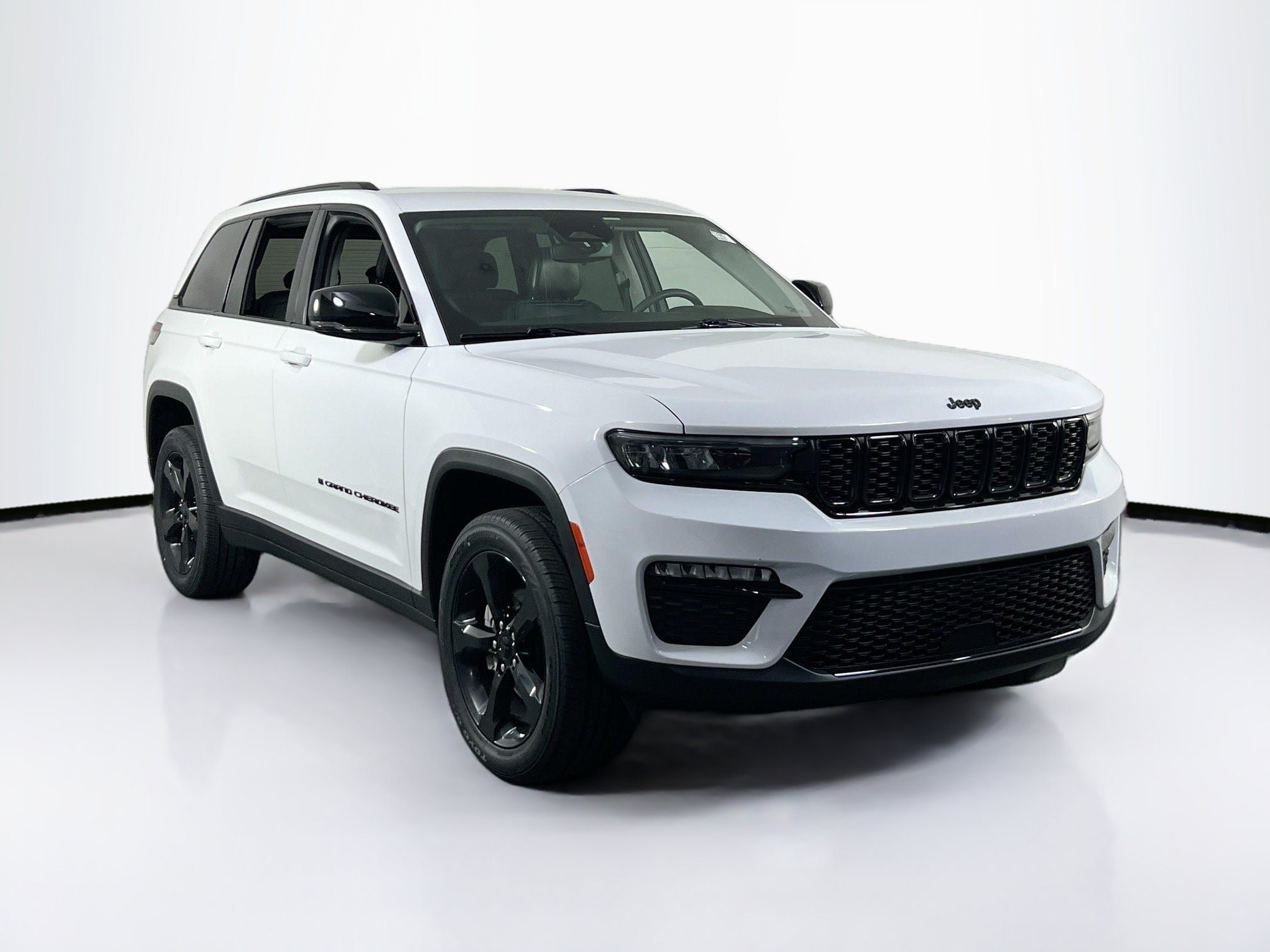 Used 2023 Jeep Grand Cherokee Limited w/ Black Appearance Package AWD/4WD image 3