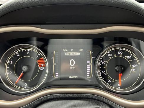 Used 2016 Jeep Cherokee 75th Anniversary FWD image 17