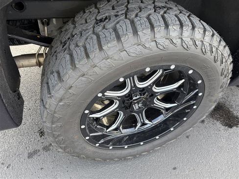 Used 2025 GMC Sierra 1500 SLT image 15