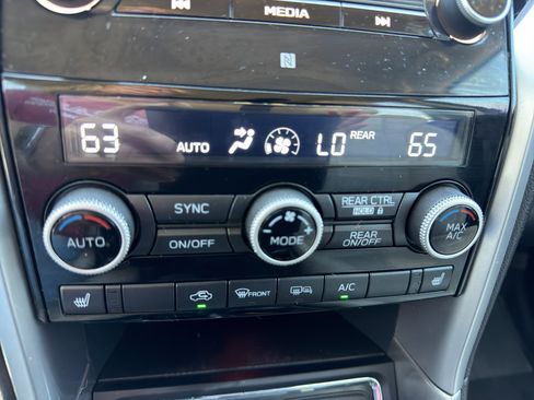 Used 2020 Subaru Ascent Limited AWD/4WD image 22