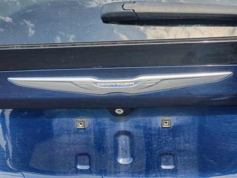 Used 2017 Chrysler Pacifica Touring-L Plus w/ Advanced Safetytec Group FWD image 11