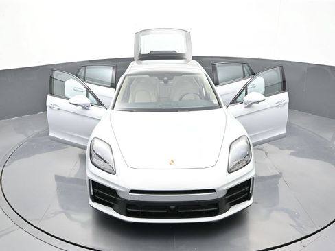 Certified 2025 Porsche Panamera image 32