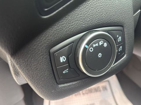 Used 2019 Ford Escape SE image 18