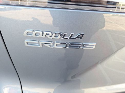 Used 2025 Toyota Corolla Cross XLE image 13
