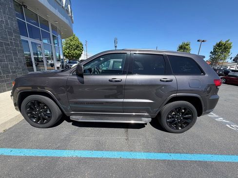 Used 2019 Jeep Grand Cherokee Altitude AWD/4WD image 4