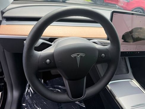 Used 2024 Tesla Model Y Long Range AWD/4WD image 11