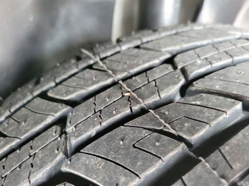 Used 2011 Dodge Challenger SE image 9