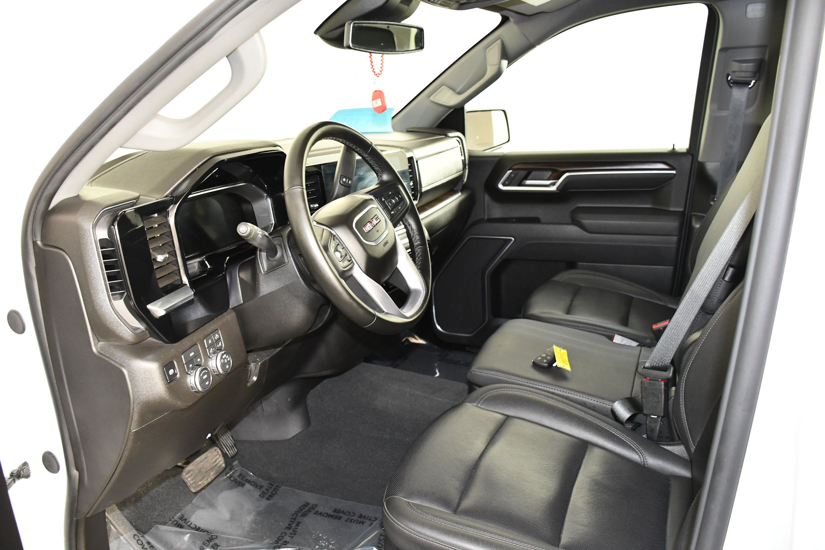 Used 2026 GMC Sierra 1500 SLT AWD/4WD image 26