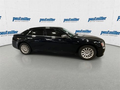 Used 2013 Chrysler 300 image 13