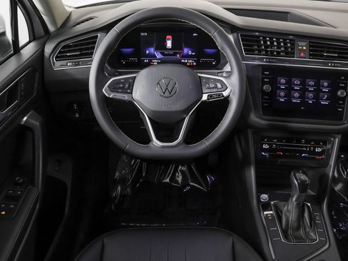 Used 2022 Volkswagen Tiguan SE FWD image 38