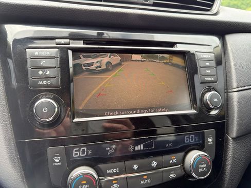Used 2018 Nissan Rogue SV FWD image 11