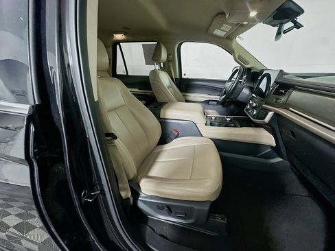 Used 2024 Ford Expedition Max XLT image 33