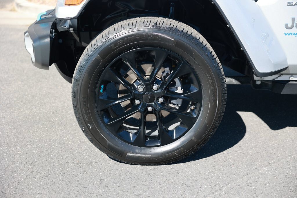 Used 2022 Jeep Wrangler Unlimited Sahara AWD/4WD image 11