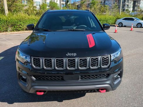 Used 2025 Jeep Compass Trailhawk image 9