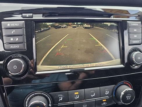 Used 2020 Nissan Rogue S image 17