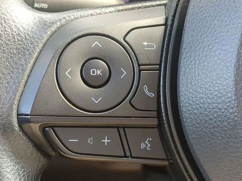 Used 2025 Toyota RAV4 XLE AWD/4WD image 22