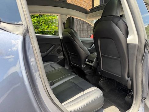 Used 2022 Tesla Model Y Long Range AWD/4WD image 34