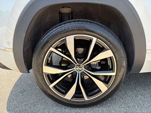 Used 2024 Volkswagen Atlas Cross Sport SEL Premium R-Line AWD/4WD image 9