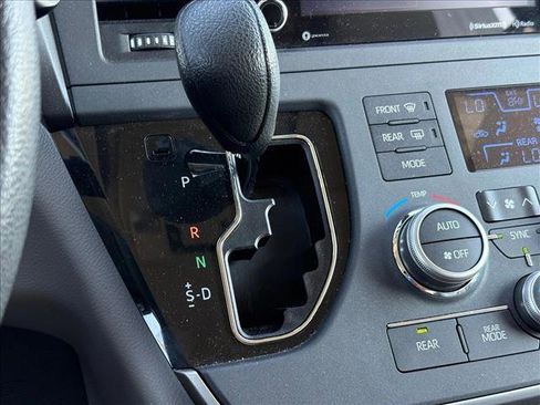 Used 2020 Toyota Sienna LE image 12