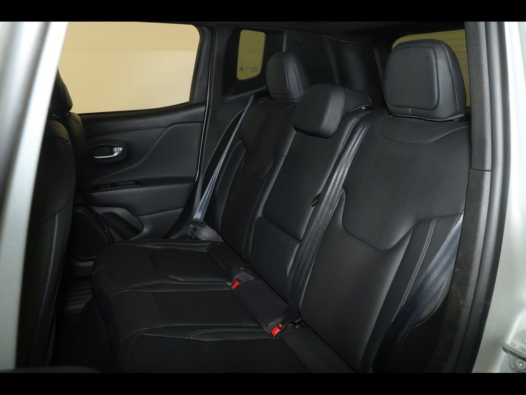 Used 2020 Jeep Renegade Altitude AWD/4WD image 18
