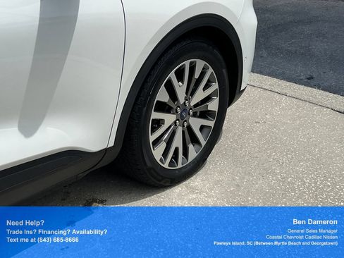 Used 2020 Ford Escape Titanium FWD image 28