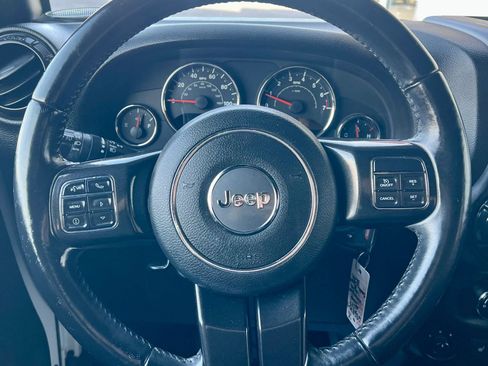 Used 2017 Jeep Wrangler Unlimited Sahara image 16