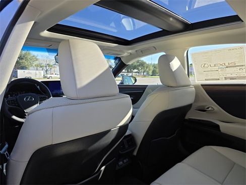 New 2025 Lexus ES 350 w/ Premium Package image 18