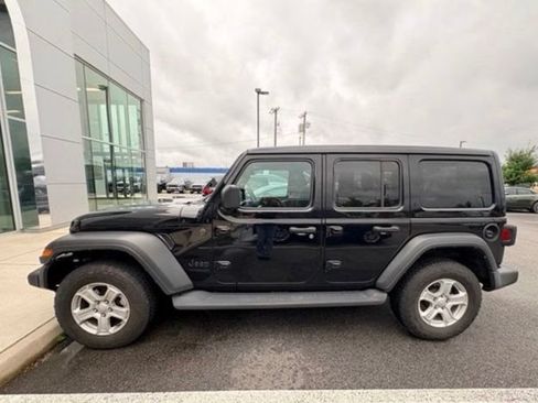 Used 2022 Jeep Wrangler Unlimited Sport w/ Sun And Sound Package AWD/4WD image 12