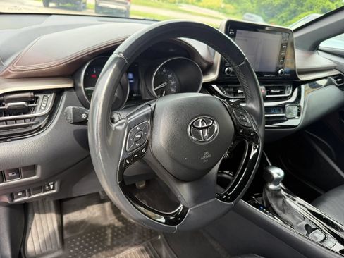 Used 2019 Toyota C-HR Limited FWD image 15
