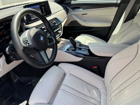 Used 2022 BMW M550i xDrive AWD/4WD image 4