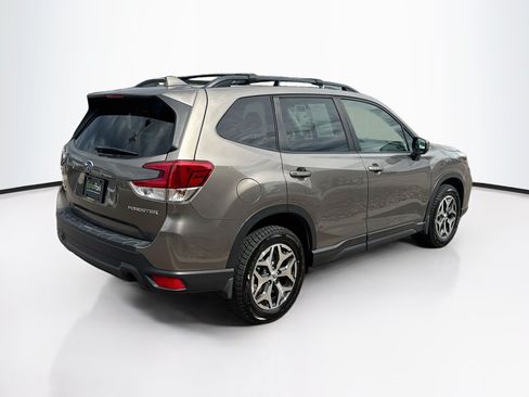 Used 2020 Subaru Forester Premium AWD/4WD image 9