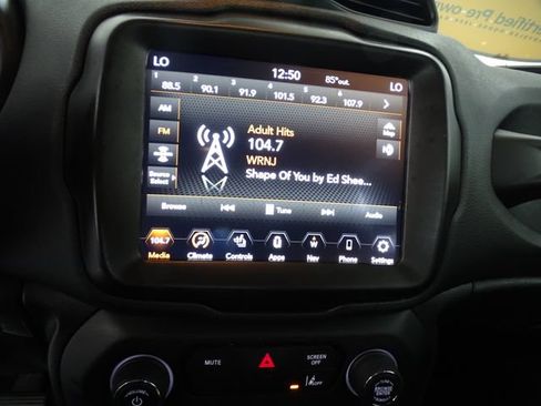 Certified 2022 Jeep Renegade Latitude w/ Convenience Group AWD/4WD image 14