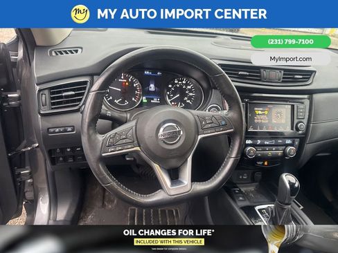 Used 2019 Nissan Rogue SV w/ Sun & Sound Touring Package AWD/4WD image 9