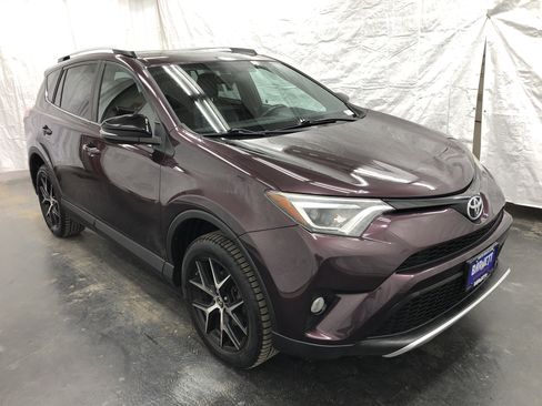 Used 2016 Toyota RAV4 SE image 2