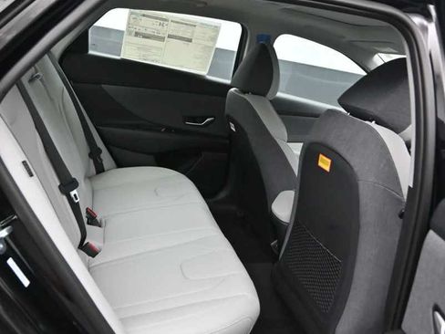 New 2026 Hyundai Elantra Limited FWD image 12