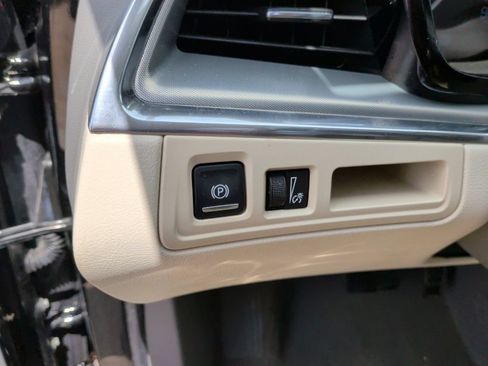 Used 2017 Cadillac XT5 Luxury w/ Driver Awareness Package FWD image 15