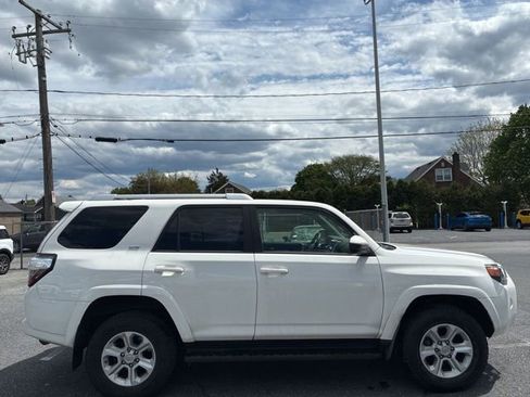 Used 2016 Toyota 4Runner SR5 AWD/4WD image 6