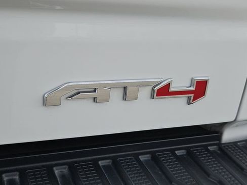 Used 2022 GMC Sierra 1500 AT4 w/ AT4 Premium Package AWD/4WD image 9