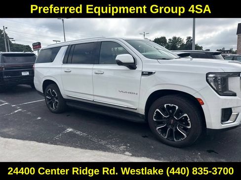 Used 2022 GMC Yukon XL SLT w/ SLT Premium Package AWD/4WD image 11