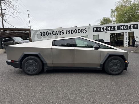 Used 2025 Tesla Cybertruck AWD Crew Cab image 9