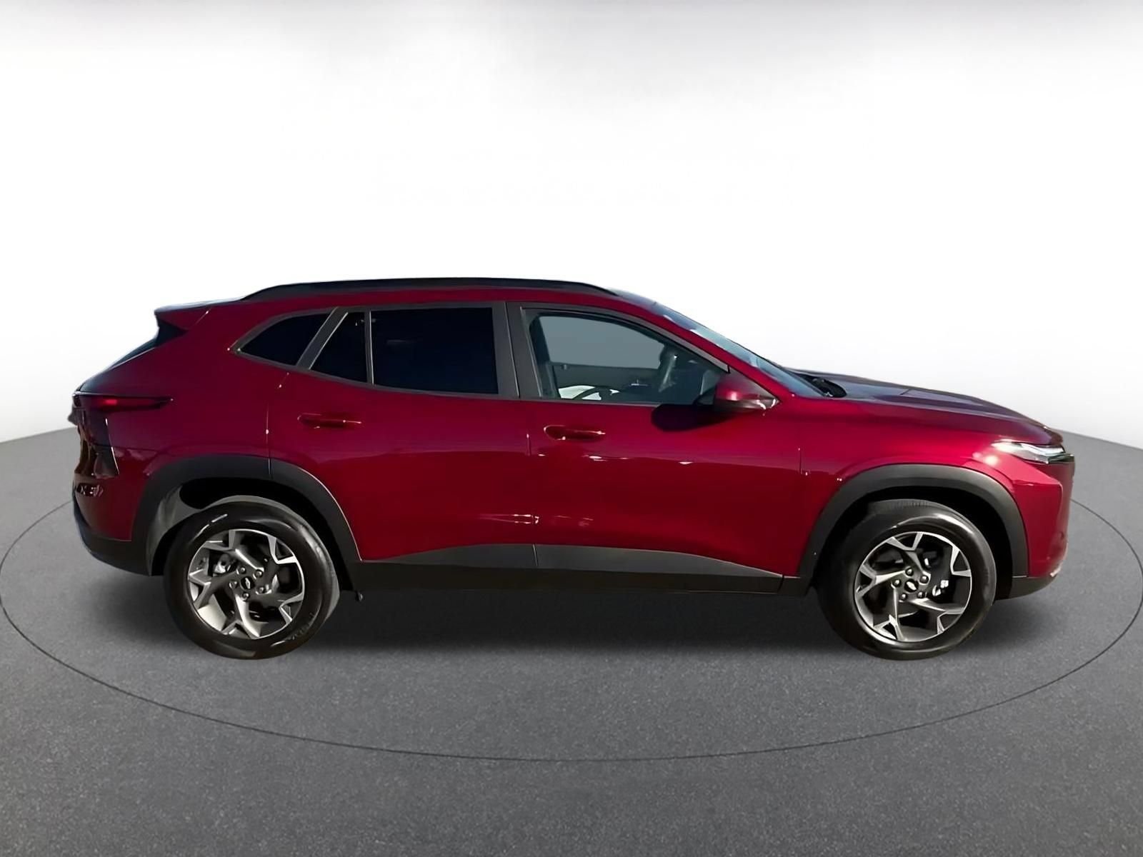 Used 2025 Chevrolet Trax LT FWD image 15