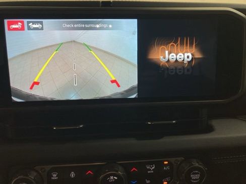 Used 2024 Jeep Wrangler Unlimited Rubicon w/ Technology Group image 18