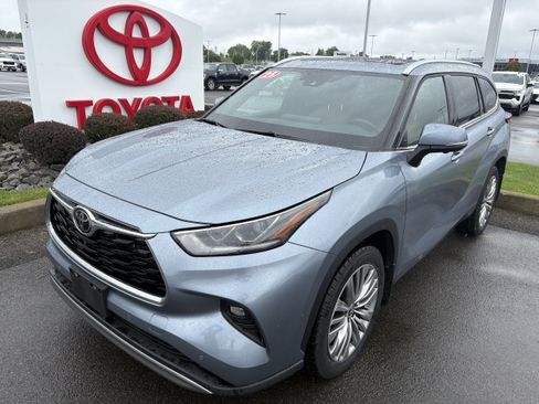 Used 2023 Toyota Highlander Platinum AWD/4WD image 1
