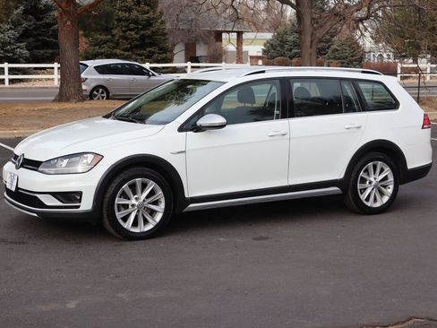 Used 2018 Volkswagen Golf Alltrack S image 10