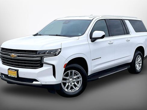 Used 2024 Chevrolet Suburban LT image 2